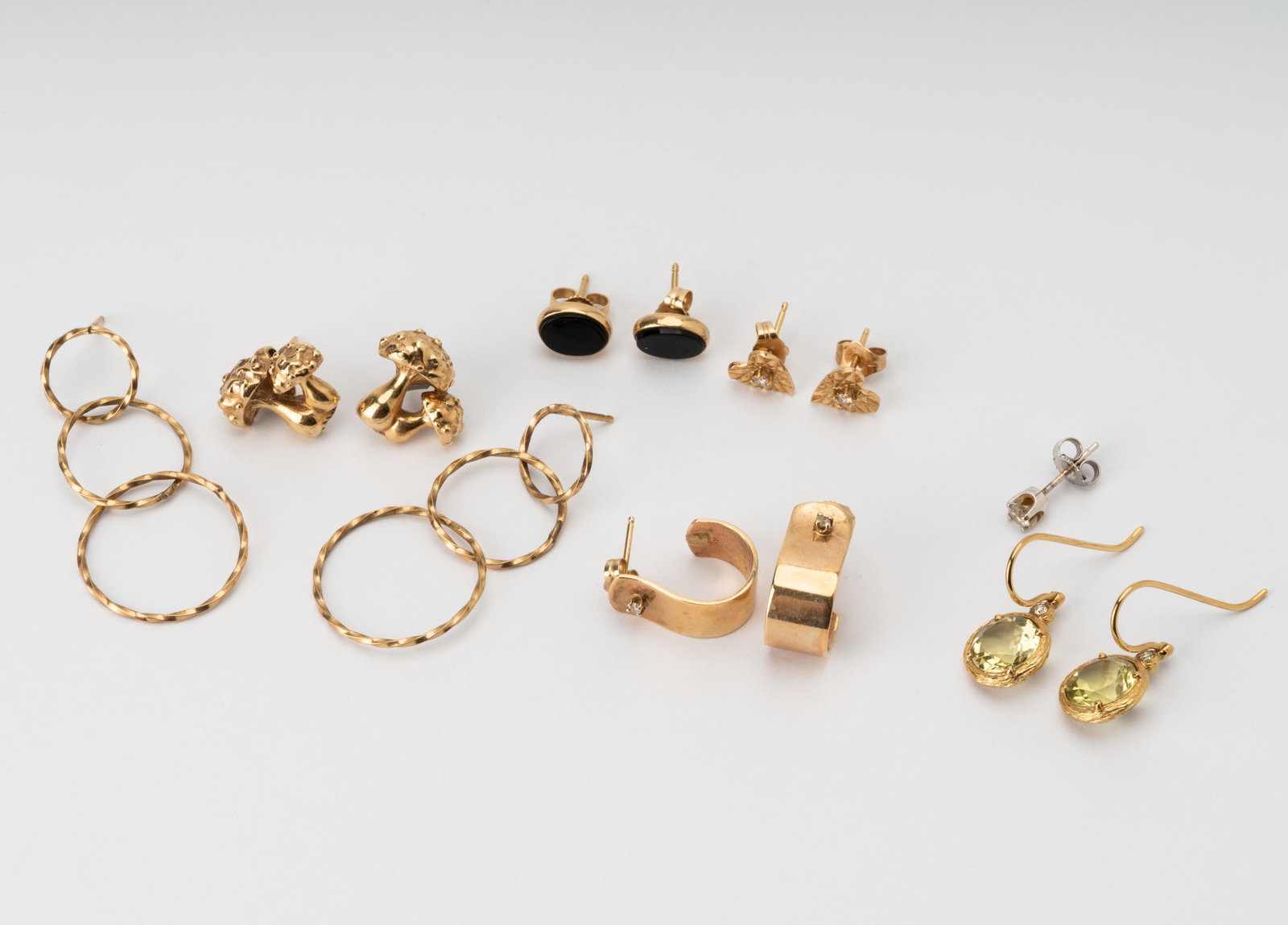 GROUP OF ASSORTED GOLD & GEM-SET JEWELRY (1 of 10)