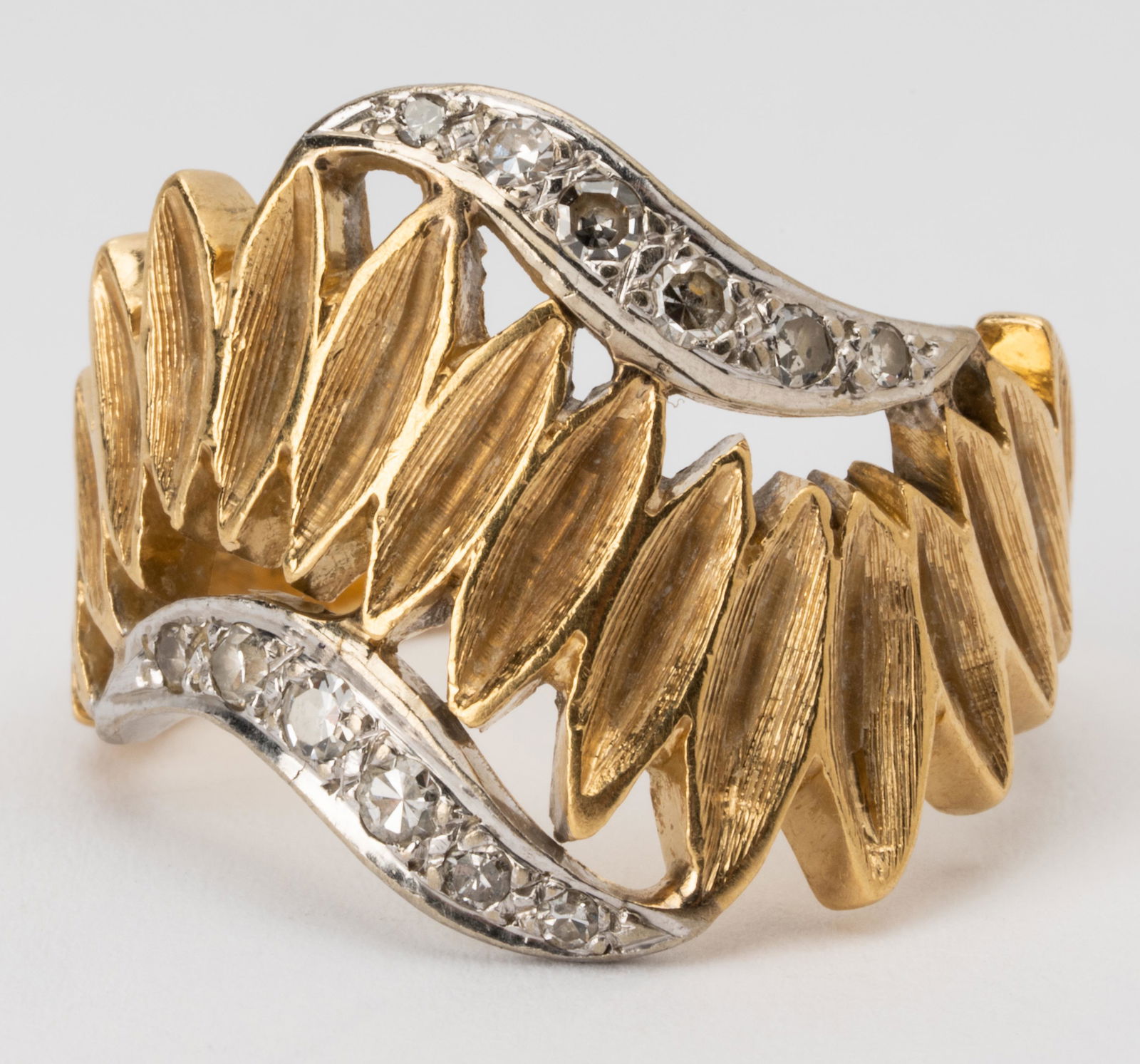 18 KARAT YELLOW GOLD & DIAMOND RING (1 of 7)