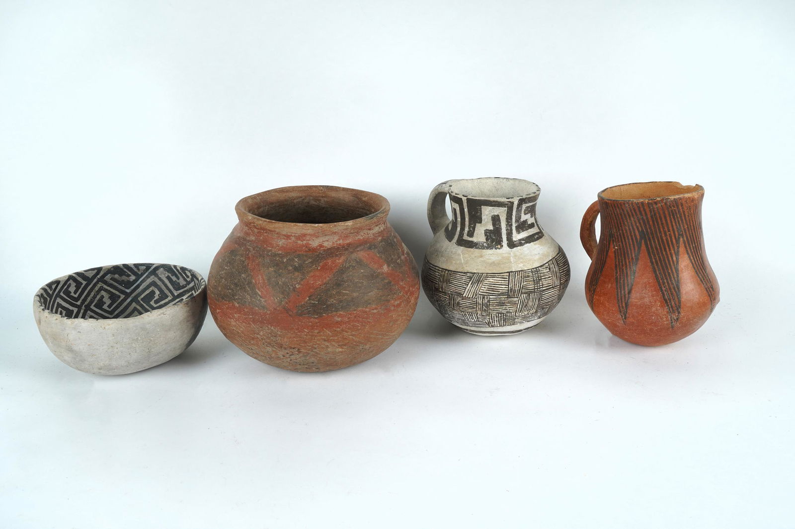 FOUR CENTRAL-AMERICAN PAINTED POTTERY VESSELS (1 of 8)