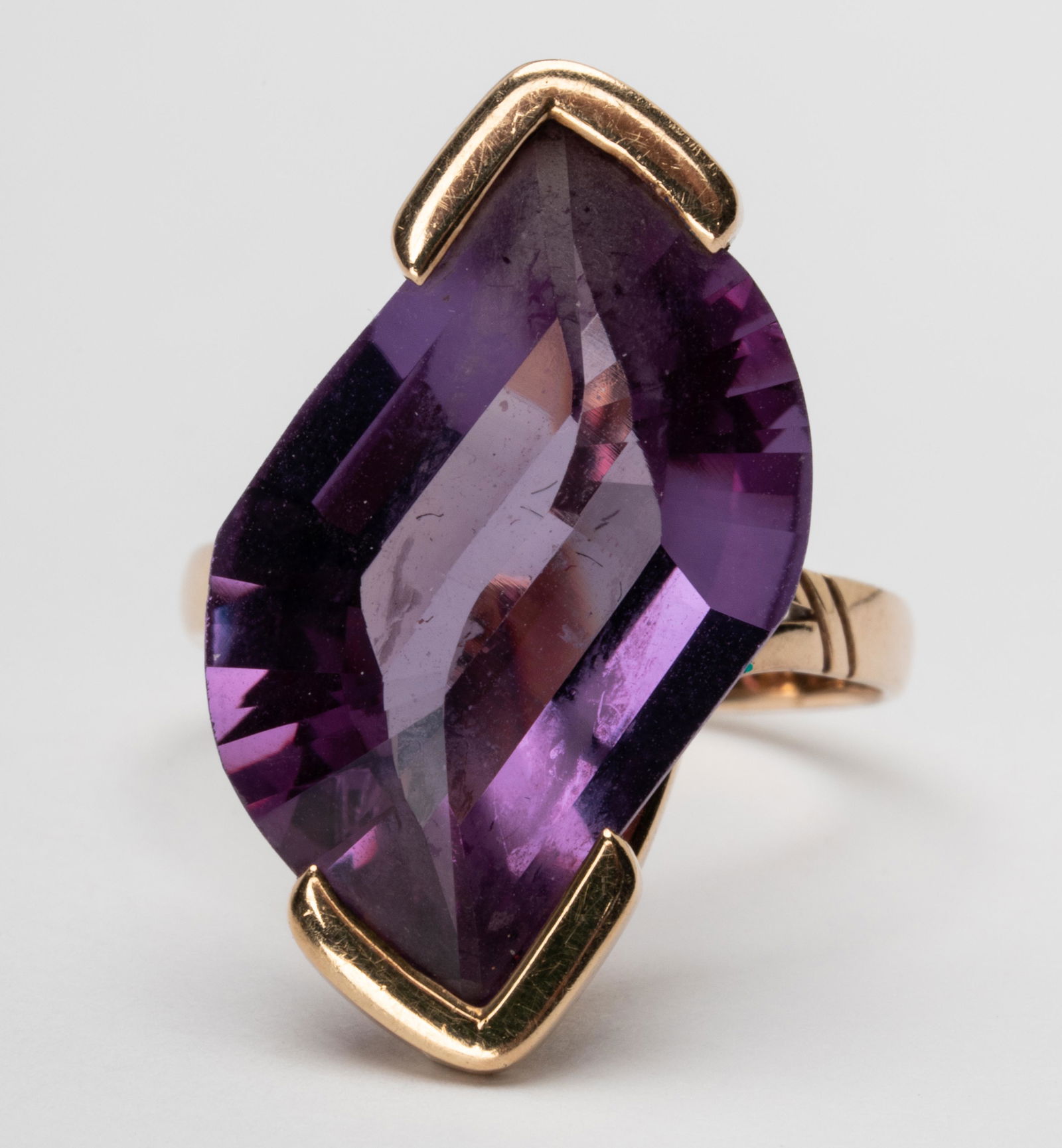14 KARAT YELLOW GOLD & AMETHYST RING (1 of 5)