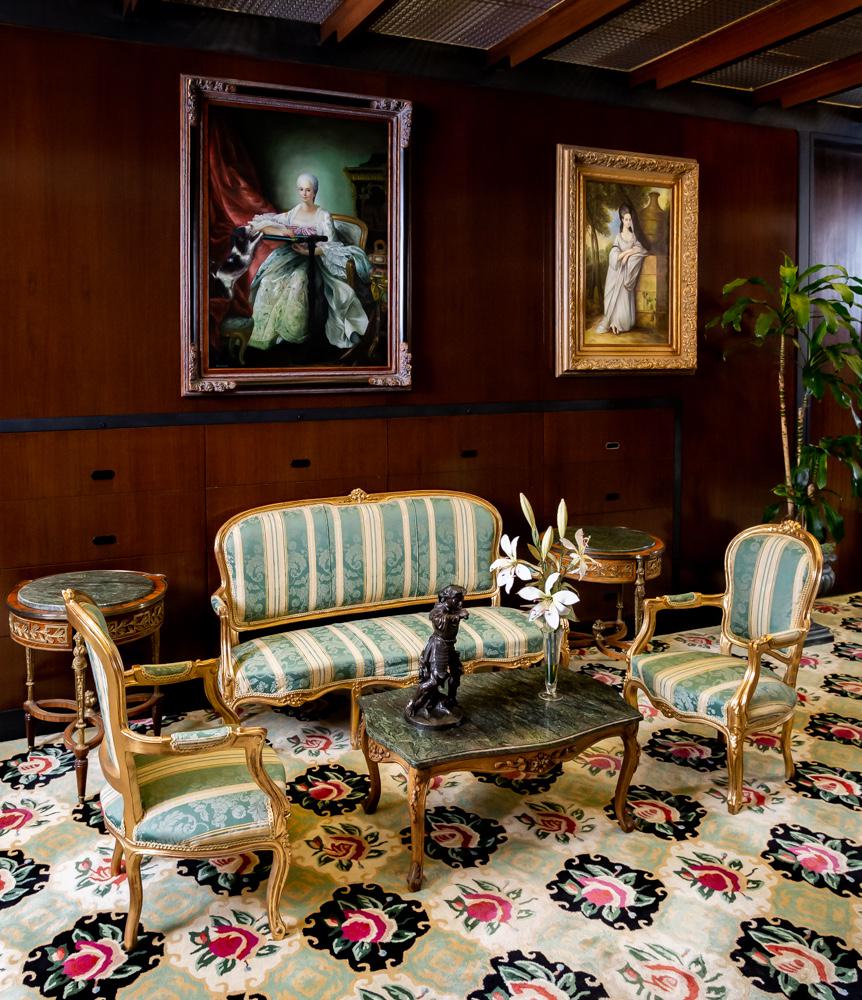 Larry Flynt Louis XV-Style Gilt Salon Suite (1 of 15)