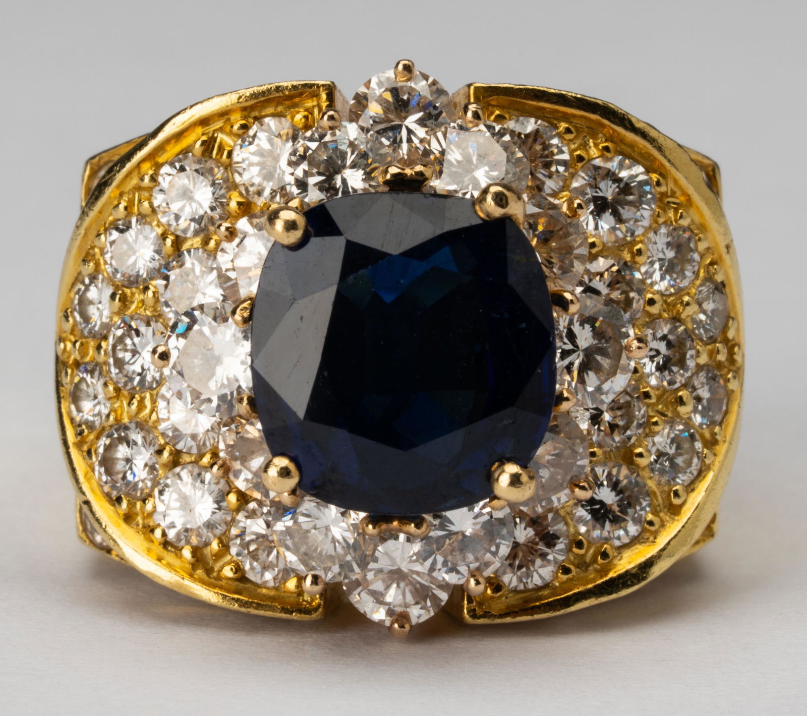 18 KARAT YELLOW GOLD SAPPHIRE & DIAMOND GOLD RING (1 of 9)