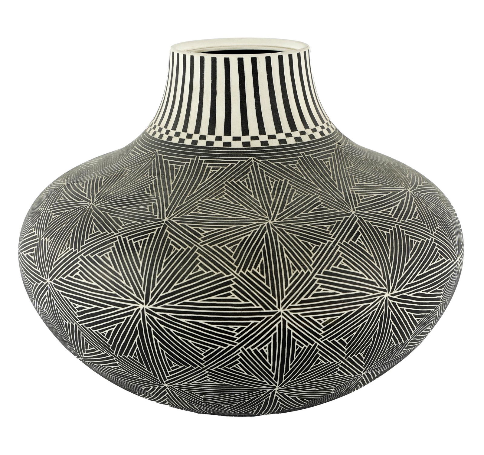 ACOMA BLACK & WHITE POTTERY VASE (1 of 8)