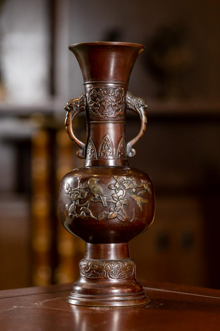 Larry Flynt Chinese Bronze Vase (1 of 11)