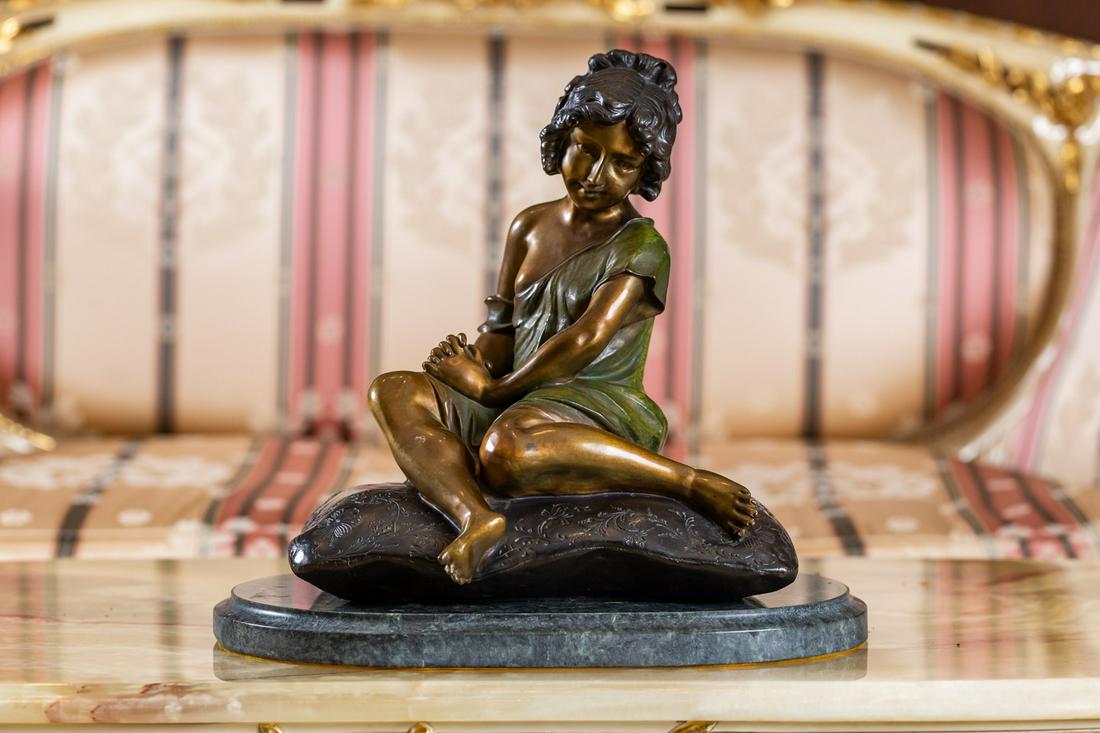 Larry Flynt Bronze Bronze Figure of a Seated Girl (1 of 13)