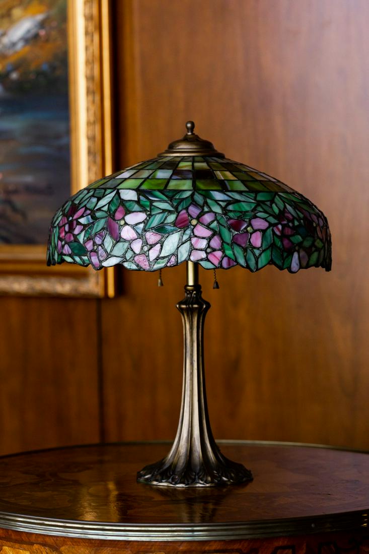 Larry Flynt Handel-Style Table Lamp with Leaded Glass Shade (1 of 8)