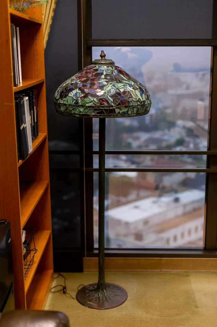 Larry Flynt Tiffany-Style Tree Trunk Floor Lamp (1 of 7)