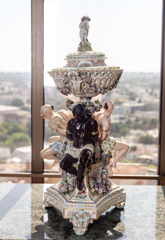 Larry Flynt Monumental Meissen Porcelain Tripod Figural Centerpiece (1 of 19)