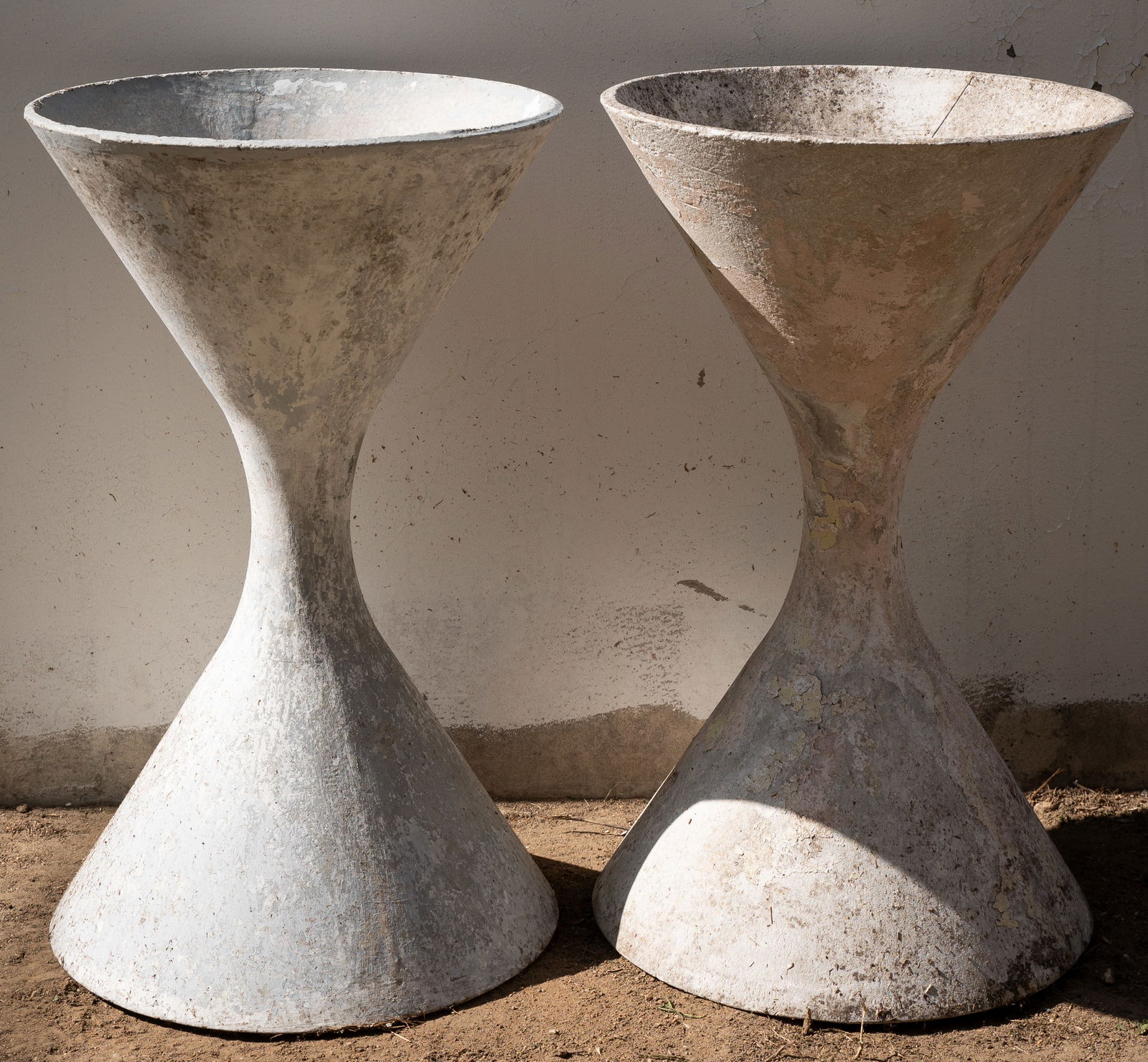 Willy Guhl (1915-2004): Pair of Small Diabolo Planters (1 of 8)