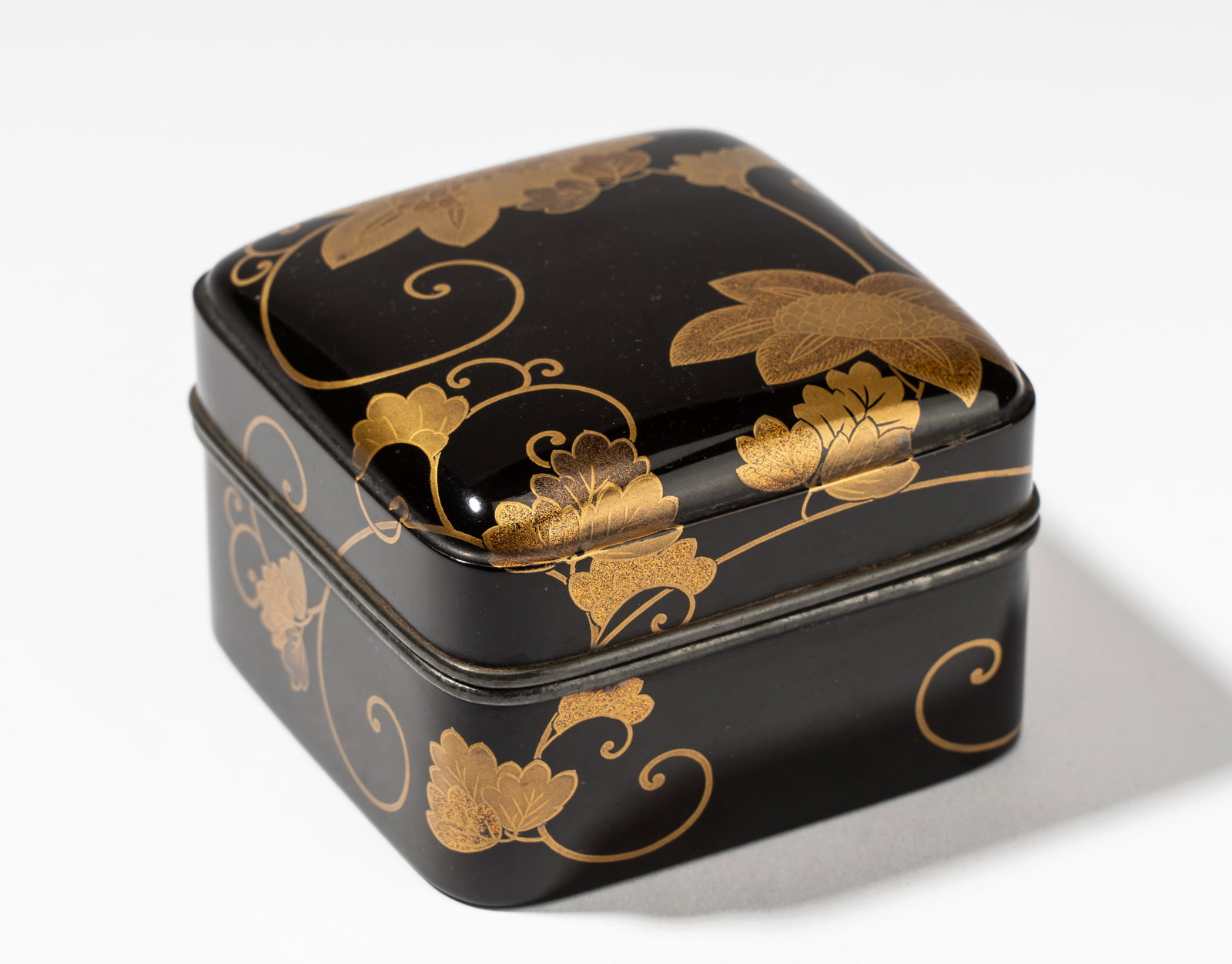 Japanese Pewter-Mounted Lacquered Box and Cover (1 of 10)