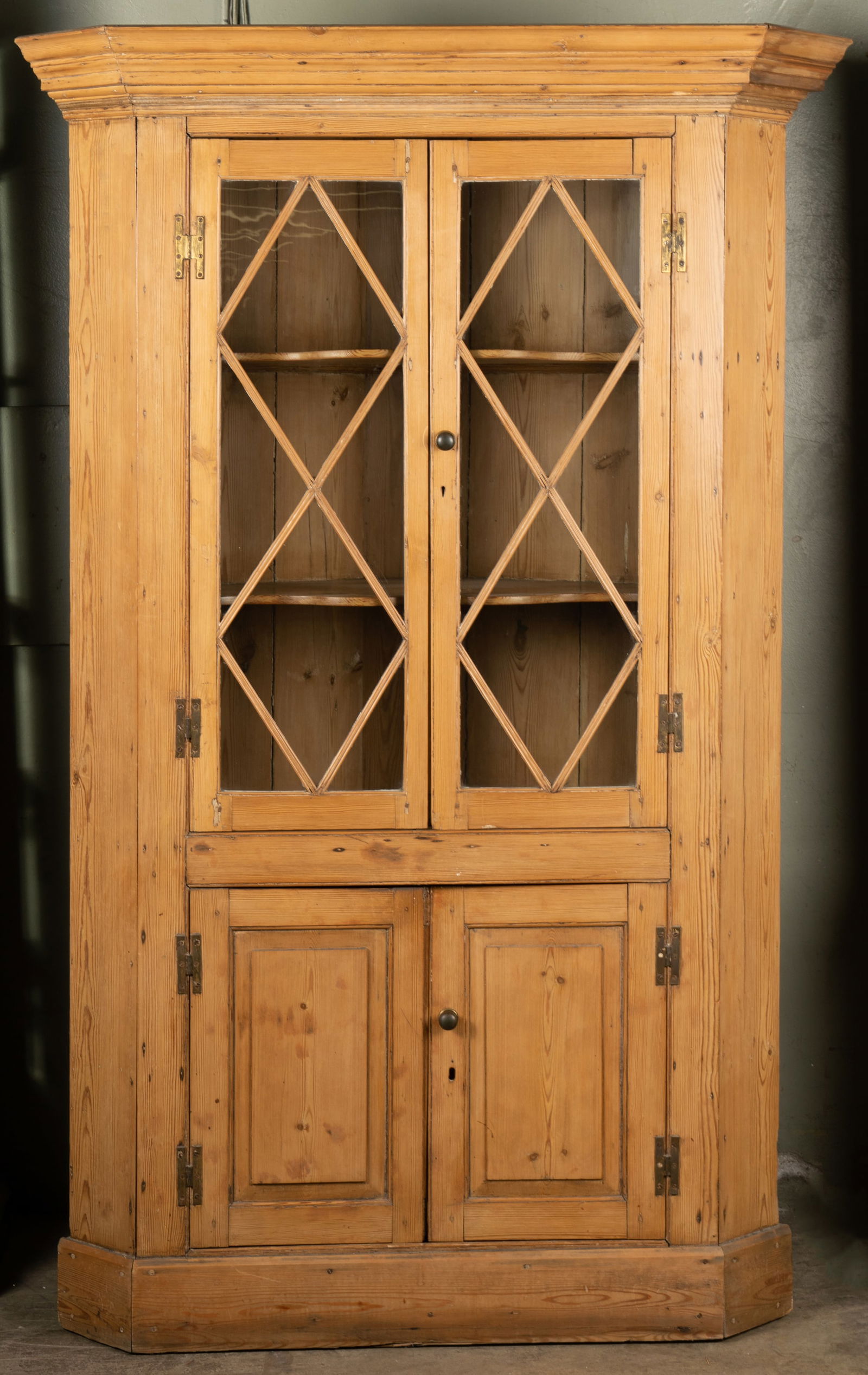 Pine Corner Cabinet (1 of 18)