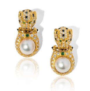 Pair of 18 Karat Yellow Gold Gem-set Leopard Earrings: gold leopard motif drop-style earrings with combination post/Omega clip backs, bezel set with two hemicylindrical Mabe' Cultured Pearls, 10.87 mm. and 10.91 mm. each in diameter, embellished with 222