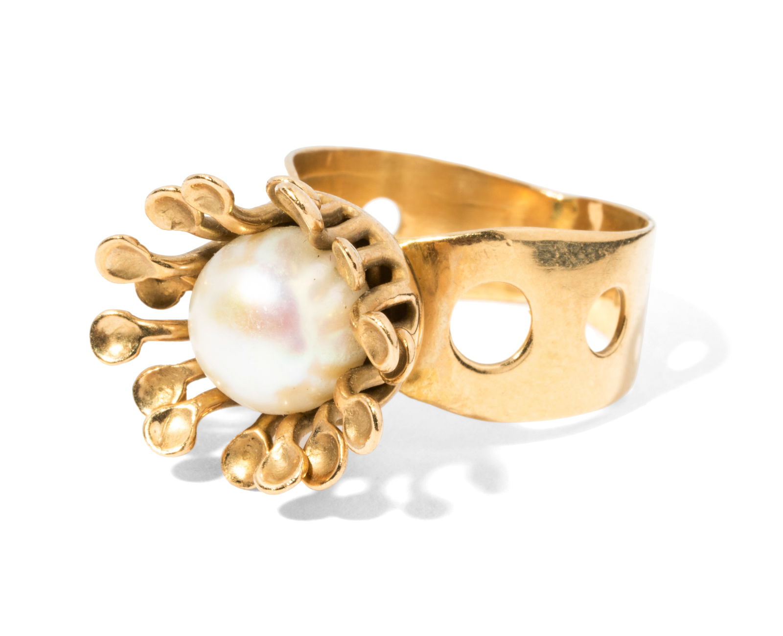 18 Karat Yellow Gold and Cultured Pearl Ring (1 of 6)