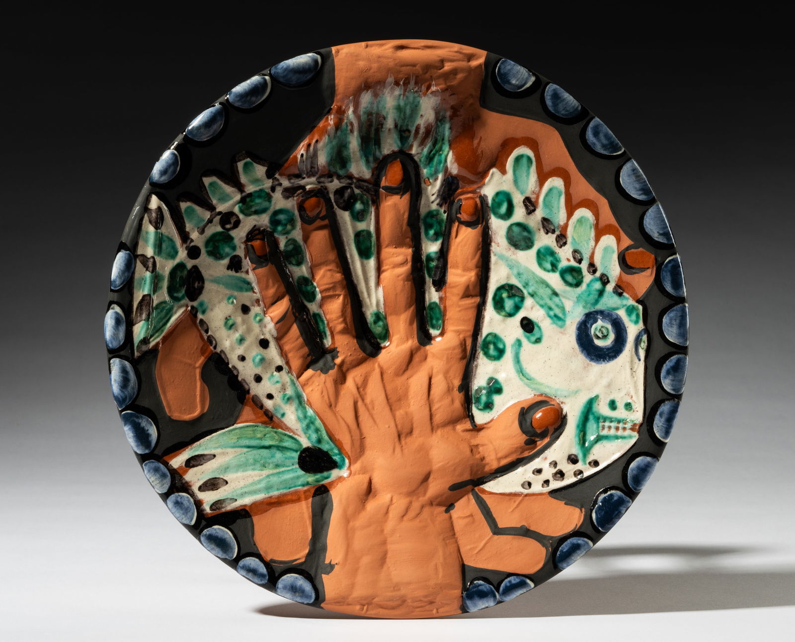Pablo Picasso (1881-1973): Mains au Poisson Plate (1 of 10)