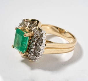 14 Karat Yellow Gold Emerald Ring