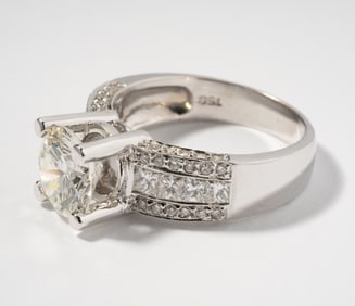 18 Karat White Gold Diamond Ring