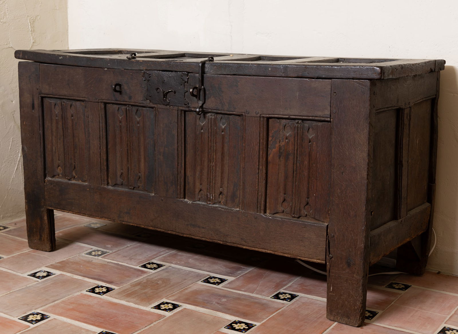 A Continental Late Gothic / Early Renaissance Oak Blanket Chest (1 of 20)