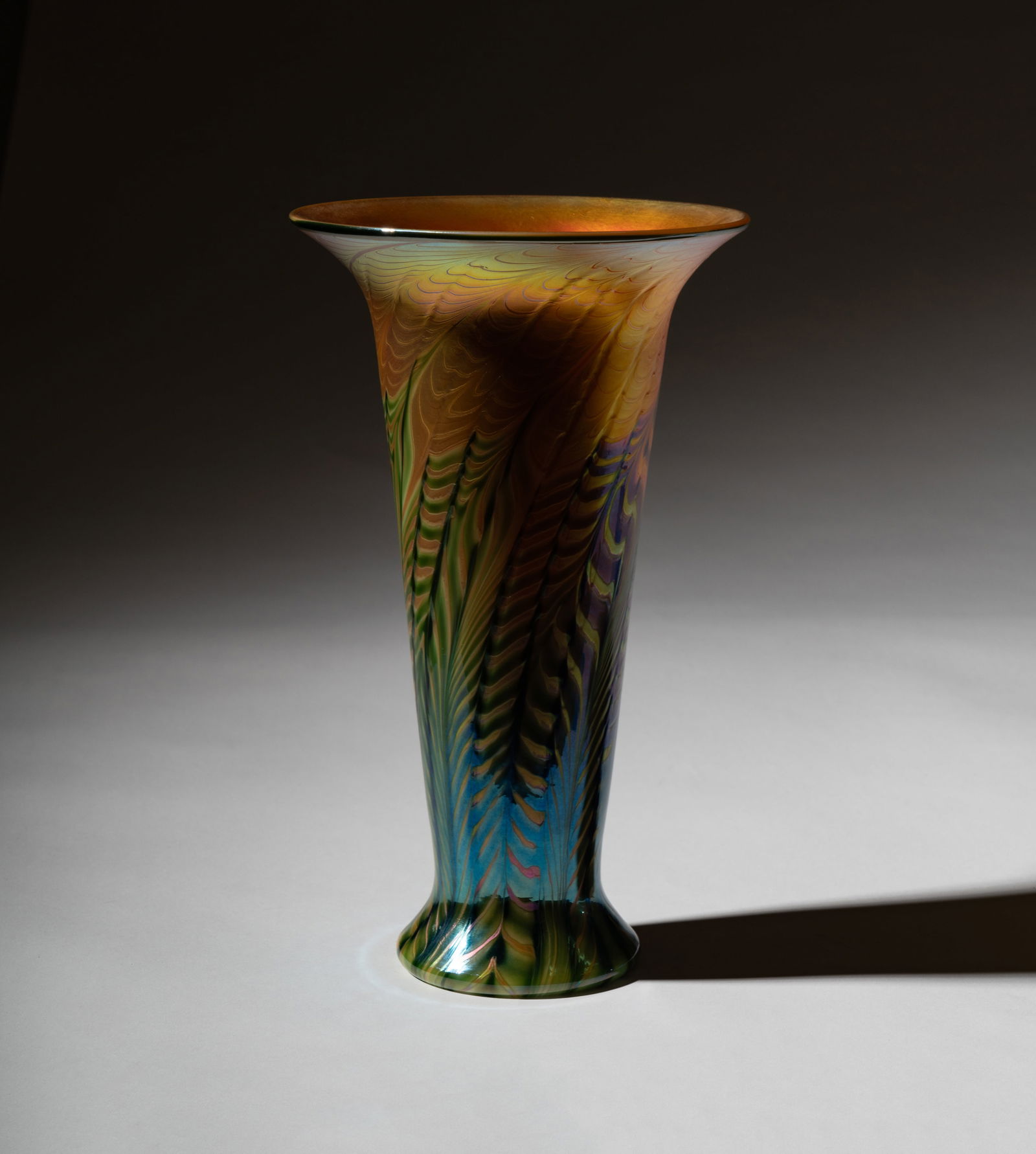 A Lundberg Studios Art Glass Vase (1 of 11)
