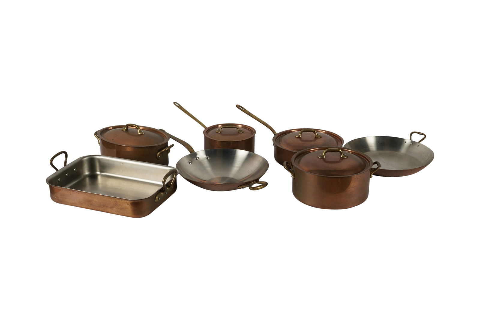 A Group of French Copper Pots: comprising 4 pots (Rounds: ranging from 9 1/2 in. to 7 1/4 in., Oval: 11 in. wide), 2 round pans (12 in. and 12 1/2 in. dia.) and 1 rectangular pan (14 in. wide) (7 pieces)