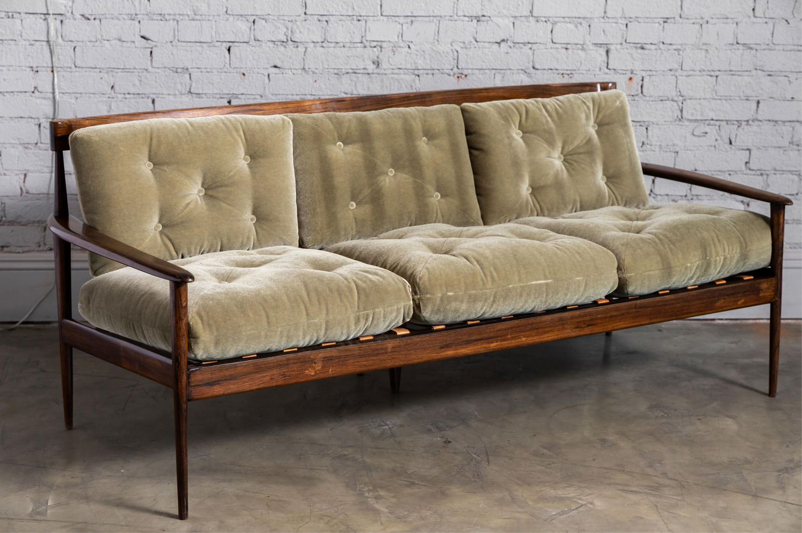 Rino Levi (1901 - 1965): Rare Jacaranda Wood Sofa (1 of 11)