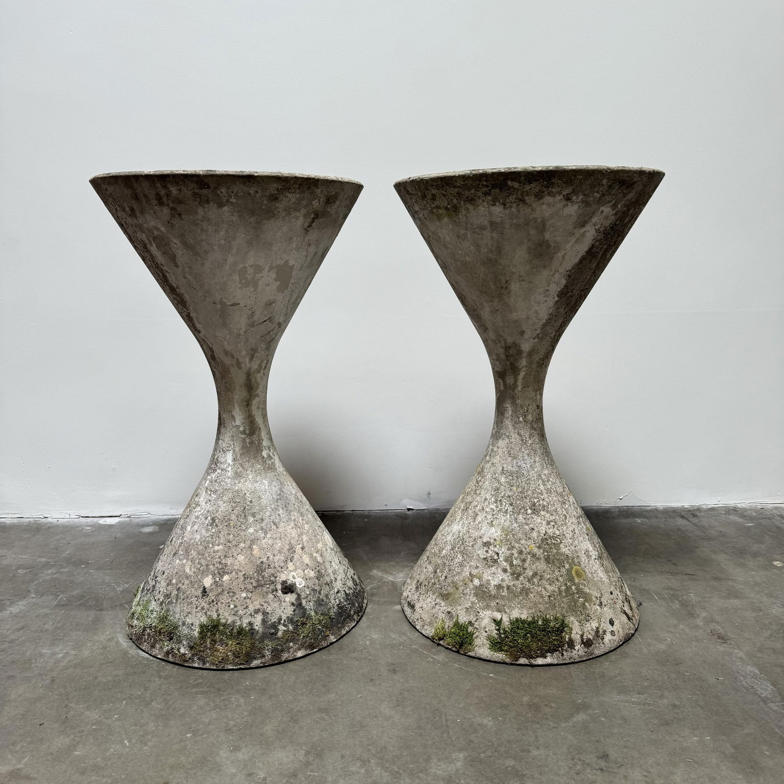 Willy Guhl for Eternit: Pair of Extra-Large Diabolo Planters (1 of 7)