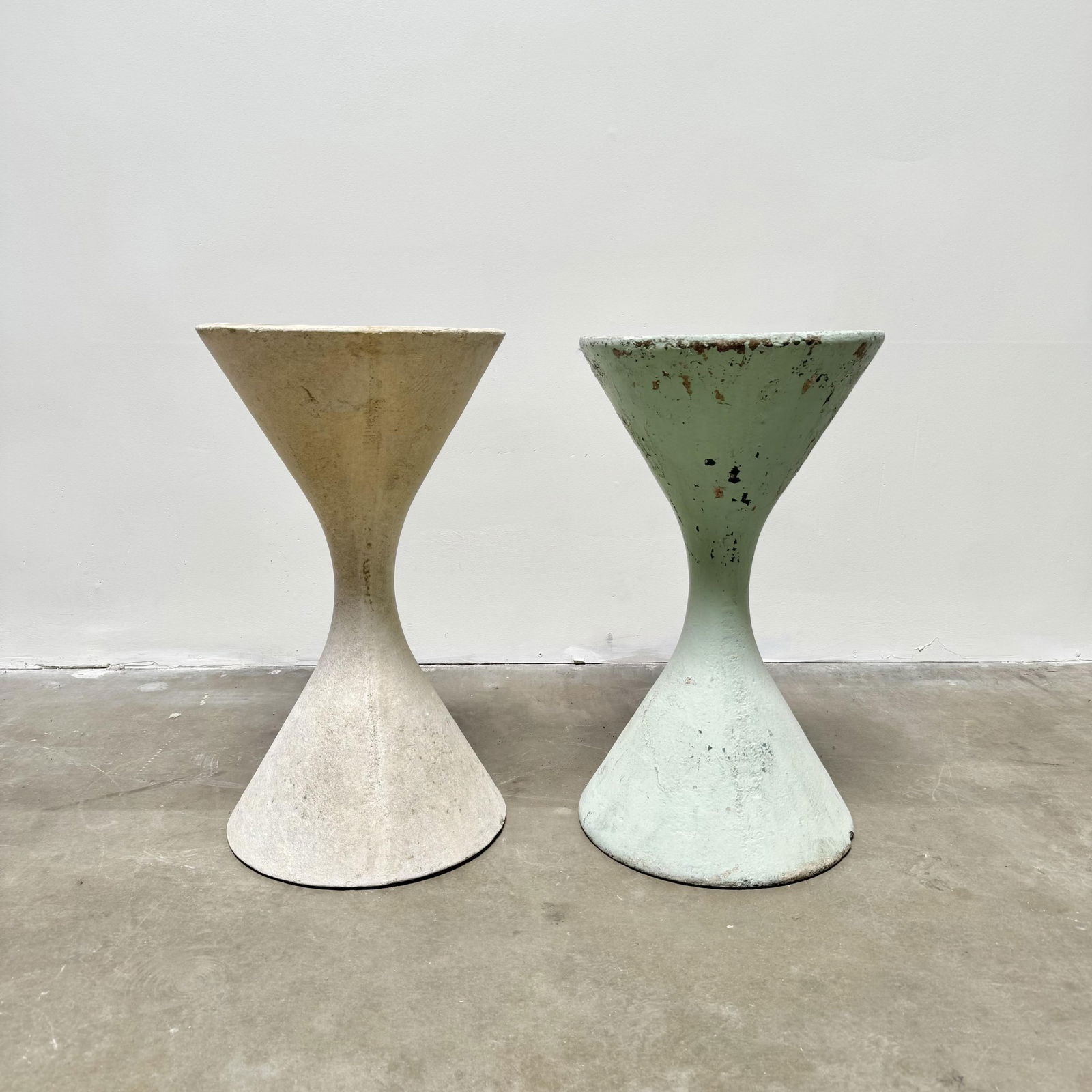 Willy Guhl for Eternit: Pair of Small Diabolo Planters (1 of 6)