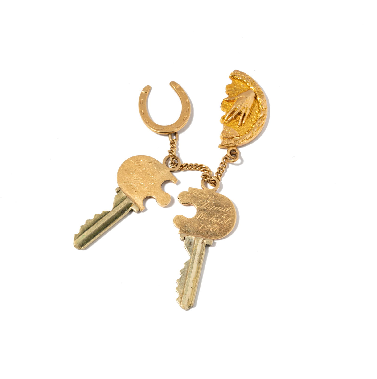 Eydie Gorme and Steve Lawerence 14 Karat Yellow Gold Keychain: with 14 karat yellow gold engraved handles on metal keys, chain measuring 2-3/8 inches long; horseshoe pendant measuring 23.45mm; together weighing 37.4 grams total; Provenance: The Estate of American