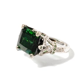 18 Karat White Gold Diamond and Chrome Tourmaline Ring
