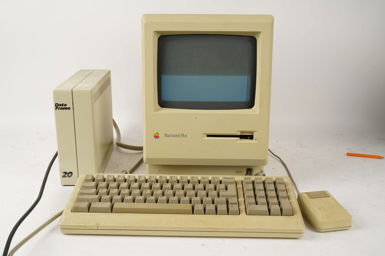 A Macintosh Plus 1MB Computer (1 of 11)