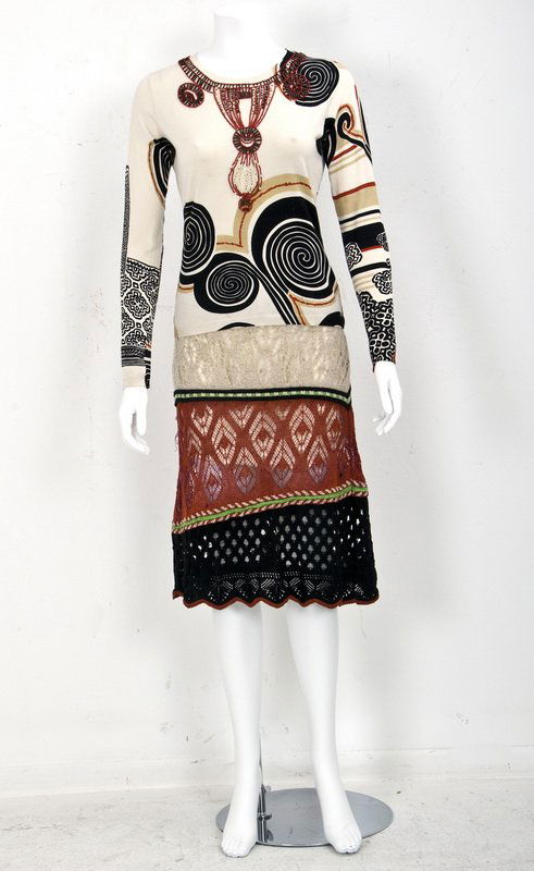 ETRO BLACK, RED, WHITE SWEATER AND SKIRT: Knit skirt and long sleeve pullover sweater with red beads Size 42