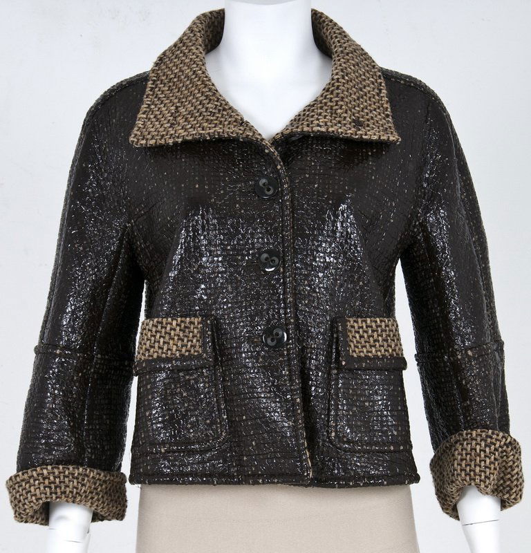 ESCADA WOOL AND LEATHER SHORT JACKET: Dark brown with contrasting pockets and collar Size 38