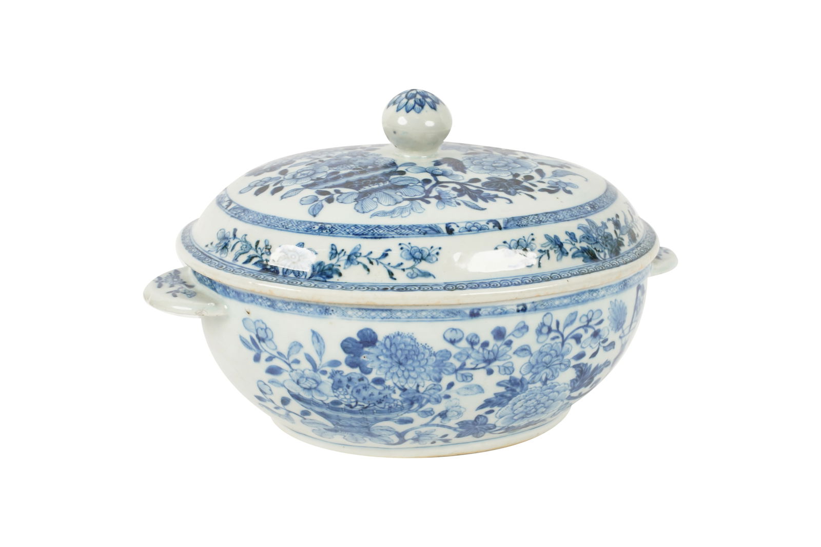 A Blue and White Chinese Export Porcelain Tureen (1 of 8)