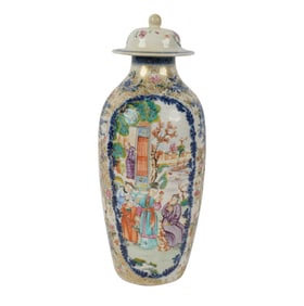 A Chinese Export Porcelain Covered Jar