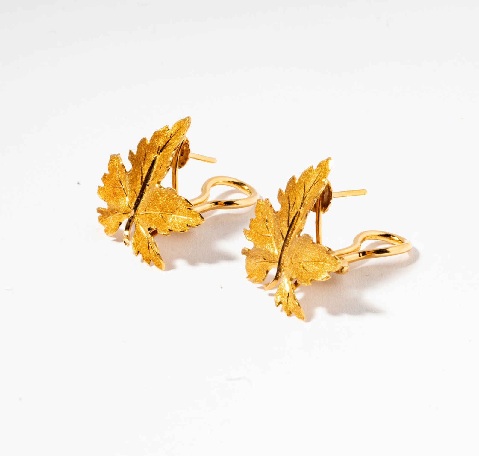 Buccellati Pair of 18 Karat Yellow Gold Leaf Earrings (1 of 8)