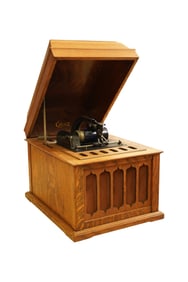 An Edison Oak Table Top Phonograph Cyndlier Player