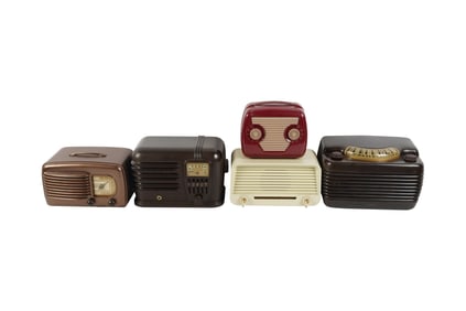 A Collection of Vintage Retro Bakelite Table Radios