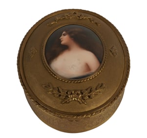A Gilt Metal Oval Vanity Box