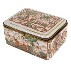A Capodimonte Porcelain Jewelry Box