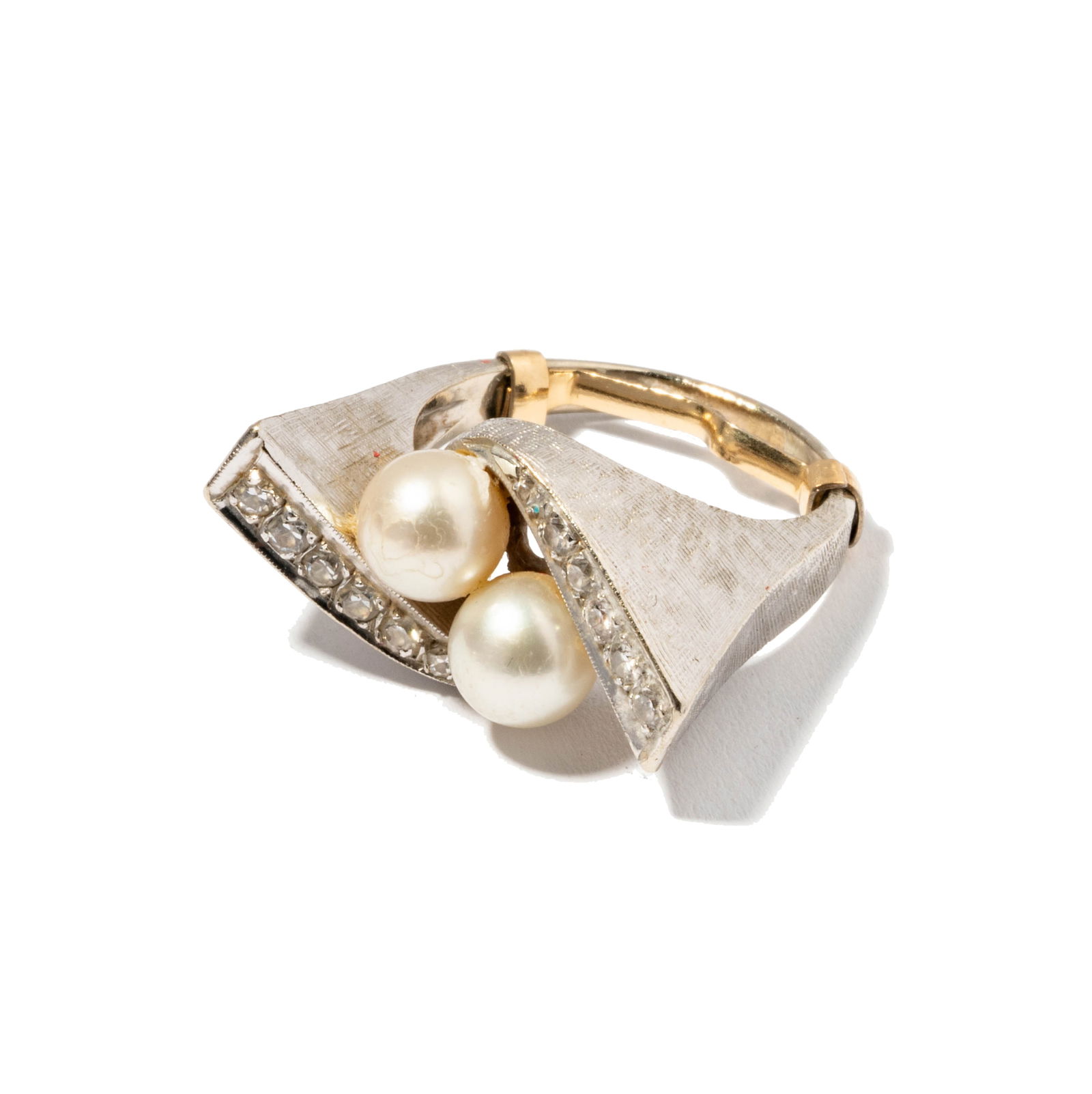 14 Karat White Gold Diamond And Pearl Ring