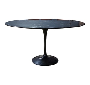 Eero Saarinen: Tulip Dining Table