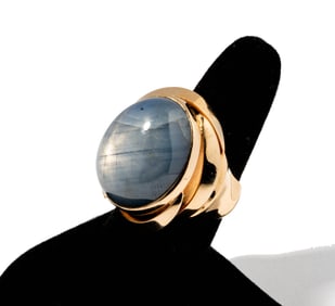 Janis Paige: 14 Karat Yellow Gold Star Sapphire Cocktail Ring
