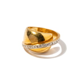 Janis Paige: 18 Karat Yellow Gold Diamond Ring
