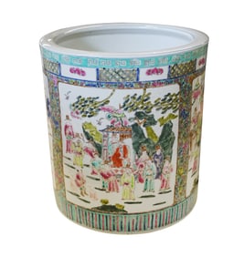 A Large Chinese Famille Rose Porcelain Planter