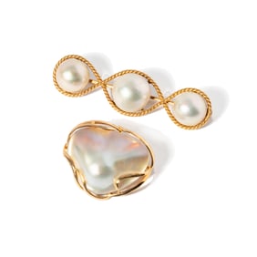 TWO 18-KARAT AND 14 KARAT YELLOW GOLD MABE PEARL BROOCHES