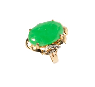 14-KARAT YELLOW GOLD JADE AND DIAMOND RING