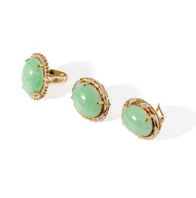 14-KARAT YELLOW GOLD JADE AND DIAMOND RING AND EARRINGS SUITE