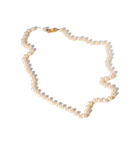 14-KARAT YELLOW GOLD STRAND PEARL NECKLACE, MIKIMOTO
