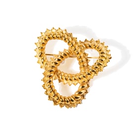 18-KARAT YELLOW GOLD KNOT BROOCH