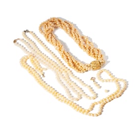 FOUR STRANDS OF COSTUME JEWELRY BEAD NECKLACE