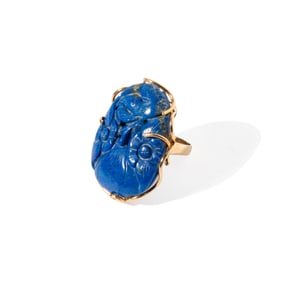 14-KARAT YELLOW GOLD CARVED LAPIS LAZULI RING